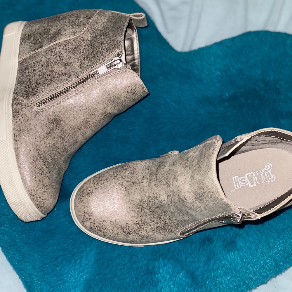 Grey little platform sneakers
